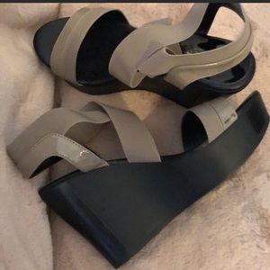 Grey Strapped Wedges ✨